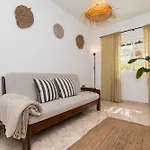 Peaceful Retreat Near And Meco - Mada House's Ii Ferienhaus *