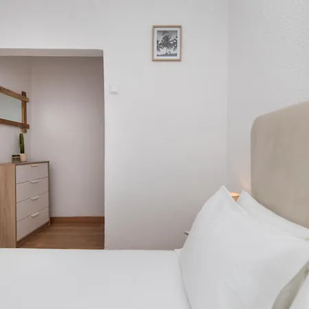 Peaceful Retreat Near And Meco - Mada House's Ii Holiday home *