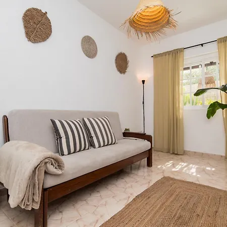 Peaceful Retreat Near And Meco - Mada House's Ii Holiday home *