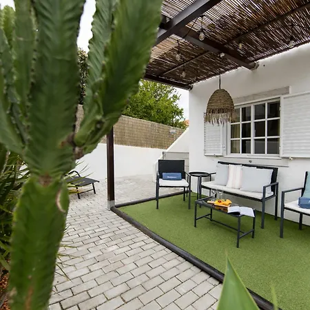 Peaceful Retreat Near And Meco - Mada House's Ii Holiday home Sesimbra